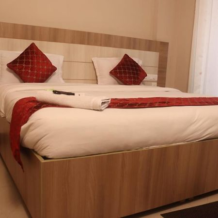 Dubey Homestay - 500 Meter From Temple Vrindāvan 외부 사진
