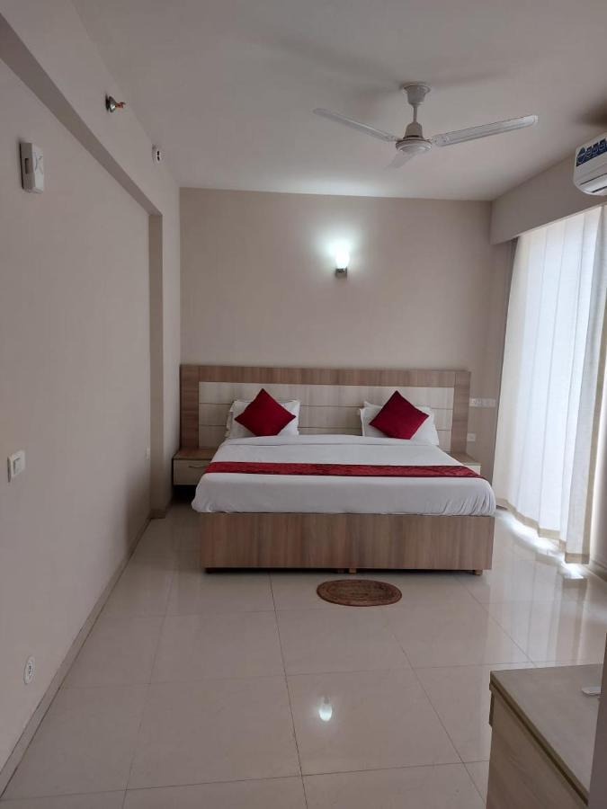 Dubey Homestay - 500 Meter From Temple Vrindāvan 외부 사진